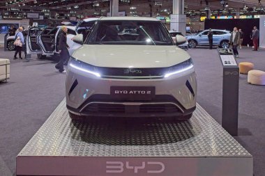 Pasila, Helsinki, Finlandiya 14 Mart. 2025: AUTO 25 'te Byd Atto 2 elektrikli araba ve Messukeskus Helsinki' de Mobilite Show.