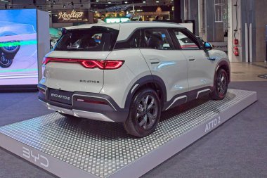 Pasila, Helsinki, Finlandiya 14 Mart. 2025: AUTO 25 'te Byd Atto 2 elektrikli araba ve Messukeskus Helsinki' de Mobilite Show.