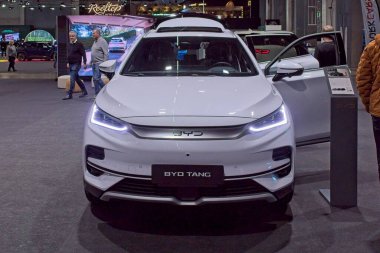 Pasila, Helsinki, Finlandiya 14 Mart. 2025: AUTO 25 'te Byd Tang elektrikli araba ve Messukeskus Helsinki' de Mobilite Şovu.