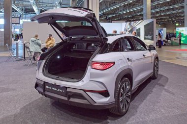 Pasila, Helsinki, Finlandiya 14 Mart. 2025: Byd Sealion 7 AUTO 25 ve Messukeskus Helsinki Mobilite Fuarında elektrikli araba.