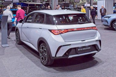 Pasila, Helsinki, Finlandiya 14 Mart. 2025: AUTO 25 'te Byd Dolphin elektrikli araba ve Messukeskus Helsinki' de Mobilite Şovu.