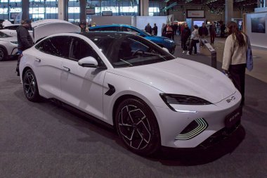 Pasila, Helsinki, Finlandiya 14 Mart. 2025: AUTO 25 'te Byd Seal elektrikli araba ve Messukeskus Helsinki' de Mobilite Show.