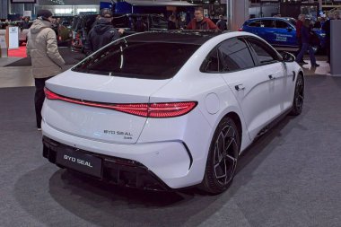Pasila, Helsinki, Finlandiya 14 Mart. 2025: AUTO 25 'te Byd Seal elektrikli araba ve Messukeskus Helsinki' de Mobilite Show.