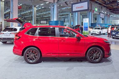 Pasila, Helsinki, Finlandiya 14 Mart. 2025: Honda CR-V Hybrid Zarafet 2WD araba AUTO 25 ve Messukeskus Helsinki Mobilite gösterisi.