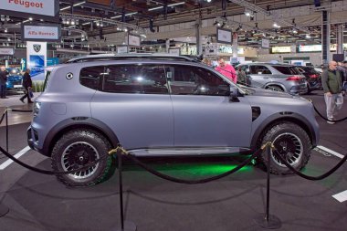 Pasila, Helsinki, Finlandiya 14 Mart. 2025: AUTO 25 'te akıllı 5 numaralı elektrikli araba ve Messukeskus Helsinki' de hareketlilik şovu.