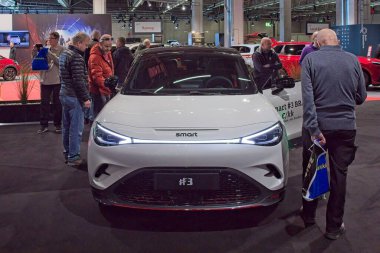 Pasila, Helsinki, Finlandiya 14 Mart. 2025: AUTO 25 'te akıllı # 3 Brabus elektrikli araba ve Messukeskus Helsinki' de hareketlilik gösterisi.