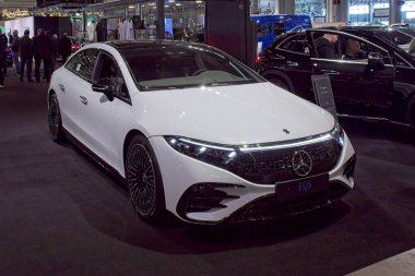 Pasila, Helsinki, Finlandiya 14 Mart. 2025: Mercedes-Benz EQS 450 4MATIC AMG Edition car at AUTO 25 and Mobility show at Messukeskus Helsinki.