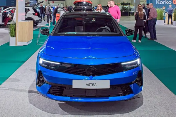 Pasila, Helsinki, Finlandiya 14 Mart. 2025: AUTO 25 ve Messukeskus Helsinki Mobilite Fuarında Opel Astra Spor Turnuvası.