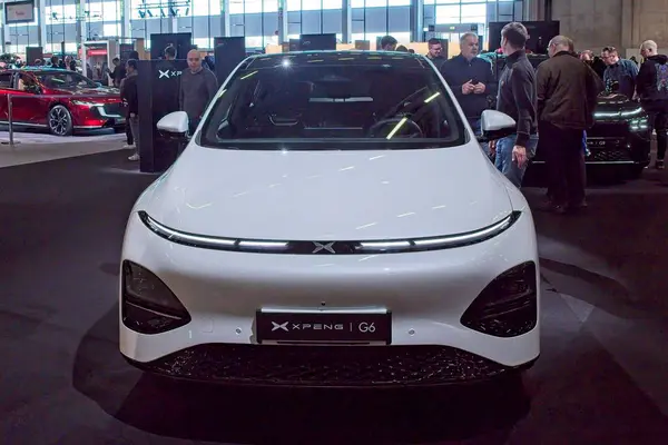 Pasila, Helsinki, Finlandiya 14 Mart. 2025: Xpeng G6 AWD Performans Versiyon elektrikli otomobil AUTO 25 ve Messukeskus Helsinki Mobilite Show.