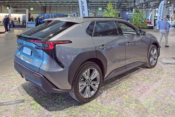 Pasila, Helsinki, Finlandiya 14 Mart. 2025: AUTO 25 'te Subaru Solterra elektrikli araba ve Messukeskus Helsinki' de Mobilite Şovu.