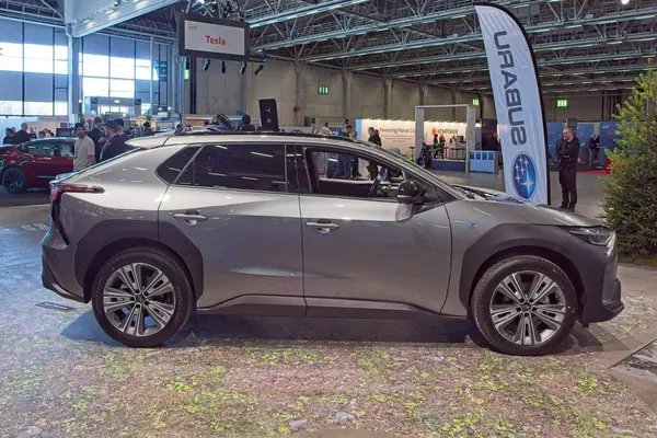 Pasila, Helsinki, Finlandiya 14 Mart. 2025: AUTO 25 'te Subaru Solterra elektrikli araba ve Messukeskus Helsinki' de Mobilite Şovu.