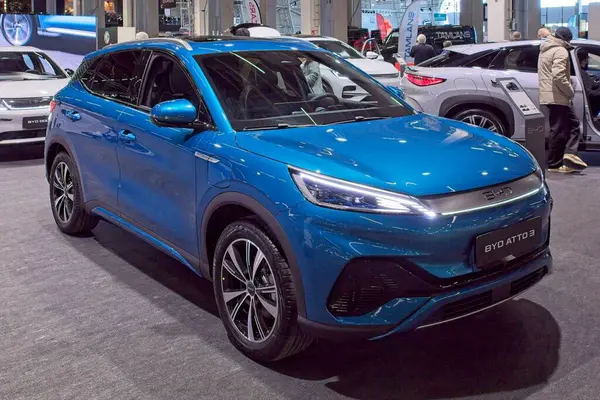 Pasila, Helsinki, Finlandiya 14 Mart. 2025: AUTO 25 'te Byd Atto 3 elektrikli araba ve Messukeskus Helsinki' de Mobilite Şovu.