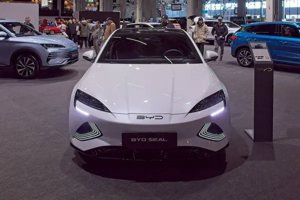 Pasila, Helsinki, Finlandiya 14 Mart. 2025: AUTO 25 'te Byd Seal elektrikli araba ve Messukeskus Helsinki' de Mobilite Show.