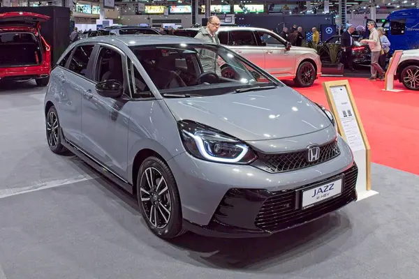 Pasila, Helsinki, Finlandiya 14 Mart. 2025: AUTO 25 'te Honda Jazz Hybrid İleri Spor Araba ve Messukeskus Helsinki' de Mobilite Şovu.