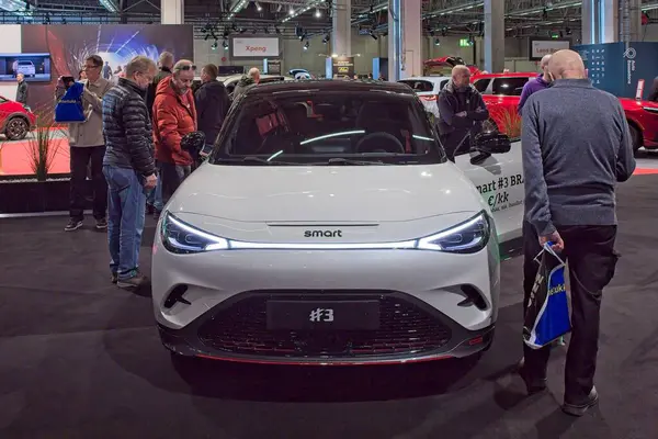 Pasila, Helsinki, Finlandiya 14 Mart. 2025: AUTO 25 'te akıllı # 3 Brabus elektrikli araba ve Messukeskus Helsinki' de hareketlilik gösterisi.