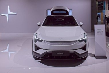 Pasila, Helsinki, Finlandiya 14 Mart. 2025: AUTO 25 'te Polestar 3 elektrikli araba ve Messukeskus Helsinki' de Mobilite Show.