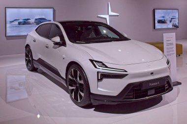Pasila, Helsinki, Finlandiya 14 Mart. 2025: AUTO 25 'te Polestar 4 elektrikli araba ve Messukeskus Helsinki' de Mobilite Şovu.