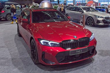 Pasila, Helsinki, Finlandiya 14 Mart. 2025: BMW 3 AUTO 25 ve Messukeskus Helsinki 'de Mobilite Şovu.