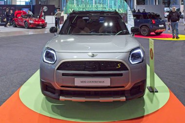 Pasila, Helsinki, Finlandiya 14 Mart. 2025: AUTO 25 'te Mini Yurttaş elektrikli araba ve Messukeskus Helsinki' de Mobilite Gösterisi.