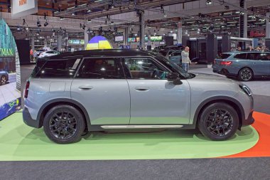 Pasila, Helsinki, Finlandiya 14 Mart. 2025: AUTO 25 'te Mini Yurttaş elektrikli araba ve Messukeskus Helsinki' de Mobilite Gösterisi.