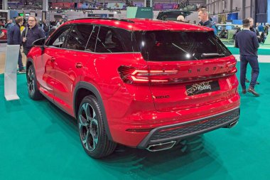 Pasila, Helsinki, Finlandiya 14 Mart. 2025: Skoda Kodiag 2.0 TSI 4x4 RS DSG Autom. AUTO 25 ve Messukeskus Helsinki 'de Mobilite Şovu.