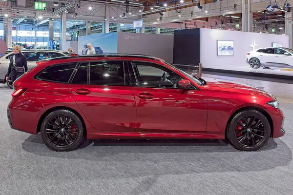 Pasila, Helsinki, Finlandiya 14 Mart. 2025: BMW 3 AUTO 25 ve Messukeskus Helsinki 'de Mobilite Şovu.