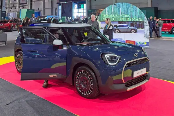 Pasila, Helsinki, Finlandiya 14 Mart. 2025: AUTO 25 'te Mini Aceman elektrikli araba ve Messukeskus Helsinki' de Mobilite Şovu.