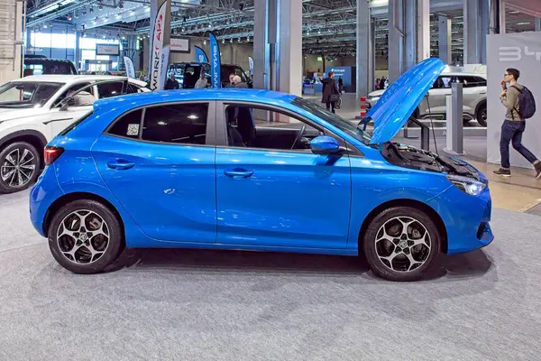 Pasila, Helsinki, Finlandiya 14 Mart. 2025: AUTO 25 'te MG3 Hybrid + araba ve Messukeskus Helsinki' de Mobilite Show.