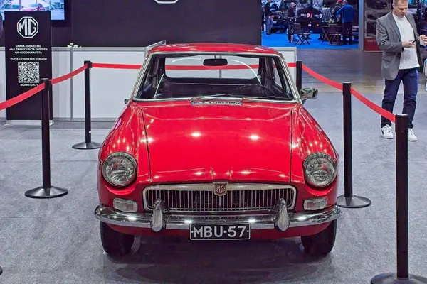 Pasila, Helsinki, Finlandiya 14 Mart. 2025: AUTO 25 'te MGB 1966 ve Messukeskus Helsinki' de Mobilite Show.
