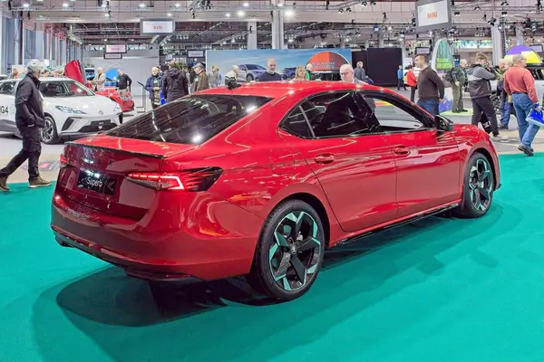 Pasila, Helsinki, Finlandiya 14 Mart. 2025: Skoda Superb 2.0 TSI 204 Sportline DSG Autom. AUTO 25 ve Messukeskus Helsinki 'de Mobilite Şovu.