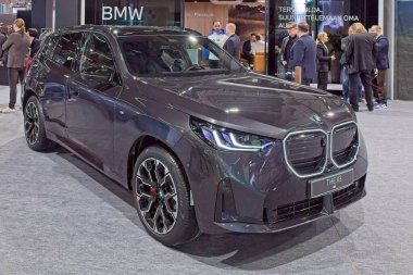 Pasila, Helsinki, Finlandiya 14 Mart. 2025: AUTO 25 'te BMW X3 ve Messukeskus Helsinki' de Mobilite Şovu.