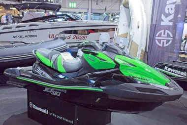 Pasila, Helsinki, Finlandiya 12 Şubat. 2025: Kawasaki Ultra 310 LX-S deniz aracı Vene 'de (Tekne) 2025' te Messukeskus Helsinki 'de.