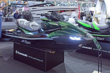 Pasila, Helsinki, Finlandiya 12 Şubat. 2025: Kawasaki Ultra Vene 'de 310 lx su aracı (Boat) 2025 yılında Messukeskus Helsinki' de sergilendi.
