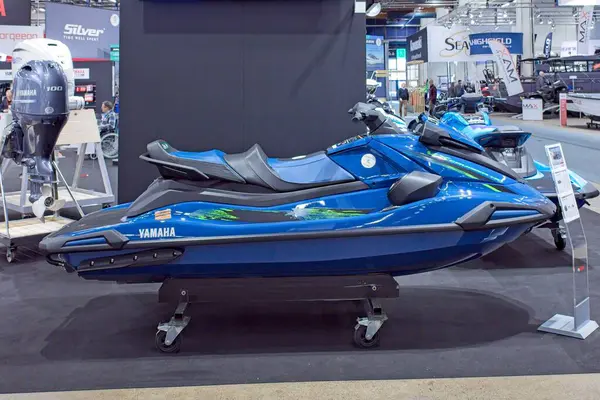 Pasila, Helsinki, Finlandiya 12 Şubat. 2025: Yamaha VX Cruiser HO Weverunner Vene 2025 'te Messukeskus Helsinki' de.