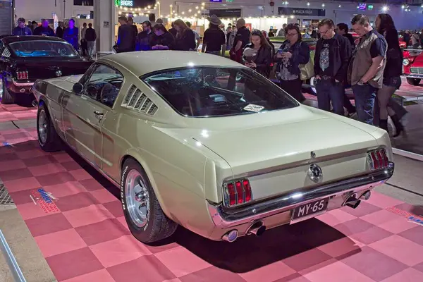Pasila, Helsinki, Finlandiya, 4 Nisan. 2025: Ford Mustang Fastback (1965) Orijinal Amerikan Araba Fuarı ACS25 Helsinki Messukeskus Fuar ve Kongre Merkezi 'nde sergilendi.
