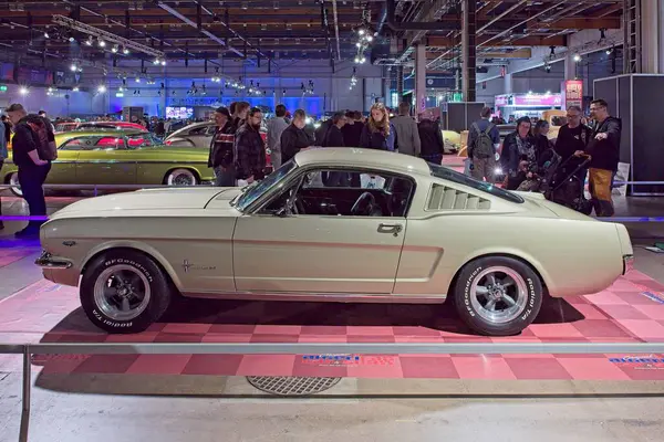 Pasila, Helsinki, Finlandiya, 4 Nisan. 2025: Ford Mustang Fastback (1965) Orijinal Amerikan Araba Fuarı ACS25 Helsinki Messukeskus Fuar ve Kongre Merkezi 'nde sergilendi.