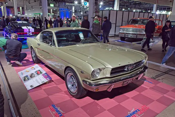 Pasila, Helsinki, Finlandiya, 4 Nisan. 2025: Ford Mustang Fastback (1965) Orijinal Amerikan Araba Fuarı ACS25 Helsinki Messukeskus Fuar ve Kongre Merkezi 'nde sergilendi.