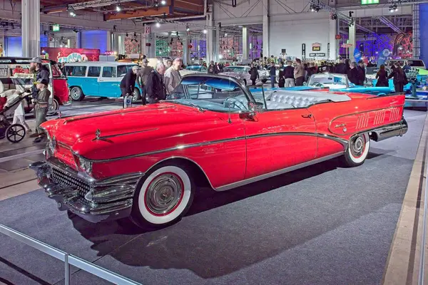 Pasila, Helsinki, Finlandiya, 4 Nisan. 2025: Buick Limited Avo (1958) Orijinal Amerikan Otomobil Fuarı ACS25 Helsinki Messukeskus Fuar ve Kongre Merkezi 'nde sergilenmektedir..