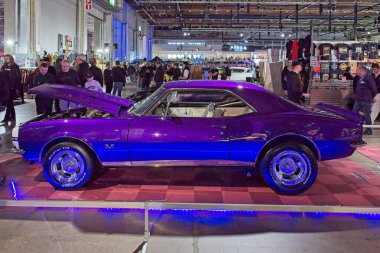 Pasila, Helsinki, Finlandiya, 4 Nisan. 2025: Chevrolet Camaro (1967) Orijinal Amerikan Araba Fuarı ACS25 Helsinki Messukeskus Fuar ve Kongre Merkezi 'nde sergilenmektedir..