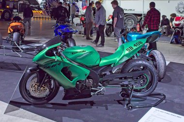Pasila, Helsinki, Finlandiya, 4 Nisan. 2025: Kawasaki ZX6r (2001) motorsiklet Orijinal Amerikan Araba Fuarı ACS25 Helsinki Messukeskus Fuar ve Kongre Merkezi 'nde.