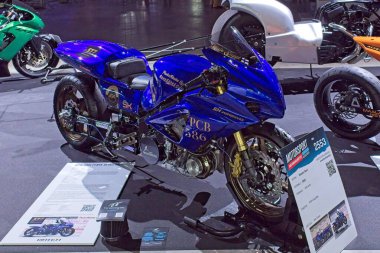 Pasila, Helsinki, Finlandiya, 4 Nisan. 2025: Suzuki GSX-R (2003) motorsiklet Orijinal American Car Show ACS25 Helsinki Messukeskus Fuar ve Kongre Merkezi 'nde.