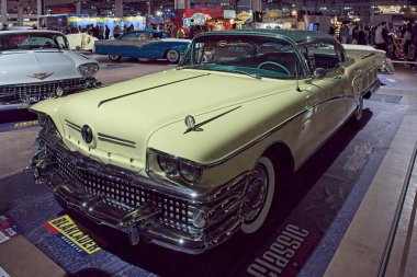 Pasila, Helsinki, Finlandiya, 4 Nisan. 2025: Buick Roadmaster (1958) Orijinal Amerikan Araba Fuarı ACS25 Helsinki Messukeskus Fuar ve Kongre Merkezi 'nde.