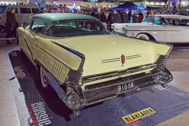 Pasila, Helsinki, Finlandiya, 4 Nisan. 2025: Buick Roadmaster (1958) Orijinal Amerikan Araba Fuarı ACS25 Helsinki Messukeskus Fuar ve Kongre Merkezi 'nde.