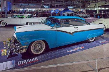 Pasila, Helsinki, Finlandiya, 4 Nisan. 2025: Ford Fairlane Victoria (1956) Orijinal Amerikan Araba Fuarı ACS25 sergisi Helsinki Messukeskus Fuar ve Kongre Merkezi.
