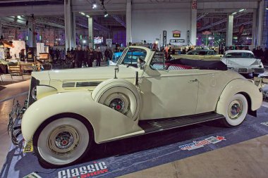 Pasila, Helsinki, Finlandiya, 4 Nisan. 2025: Packard Eight Convertible Coupe (1938) Orijinal Amerikan Araba Fuarı ACS25 Helsinki Messukeskus Fuarı ve Kongre Merkezi 'nde sergilenmektedir..