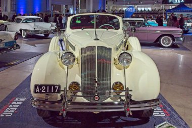 Pasila, Helsinki, Finlandiya, 4 Nisan. 2025: Packard Eight Convertible Coupe (1938) Orijinal Amerikan Araba Fuarı ACS25 Helsinki Messukeskus Fuarı ve Kongre Merkezi 'nde sergilenmektedir..