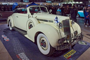 Pasila, Helsinki, Finlandiya, 4 Nisan. 2025: Packard Eight Convertible Coupe (1938) Orijinal Amerikan Araba Fuarı ACS25 Helsinki Messukeskus Fuarı ve Kongre Merkezi 'nde sergilenmektedir..