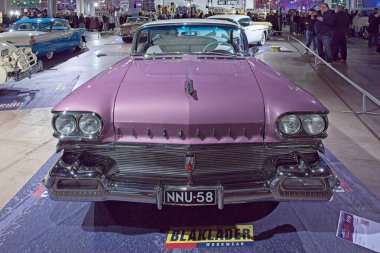 Pasila, Helsinki, Finlandiya, 4 Nisan. 2025: Oldsmobile 98 2D HT (1958) otomobil Orijinal Amerikan Araba Fuarı ACS25 Helsinki Messukeskus Fuarı ve Kongre Merkezi.