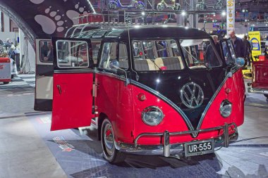 Pasila, Helsinki, Finlandiya, 4 Nisan. 2025: VW Kastenwagen (1963) Orijinal Amerikan Araba Fuarı ACS25 Helsinki Messukeskus Fuar ve Kongre Merkezi 'nde sergilenmektedir..