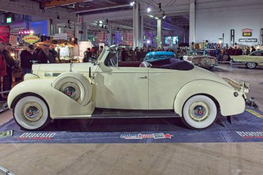 Pasila, Helsinki, Finlandiya, 4 Nisan. 2025: Packard Eight Convertible Coupe (1938) Orijinal Amerikan Araba Fuarı ACS25 Helsinki Messukeskus Fuarı ve Kongre Merkezi 'nde sergilenmektedir..